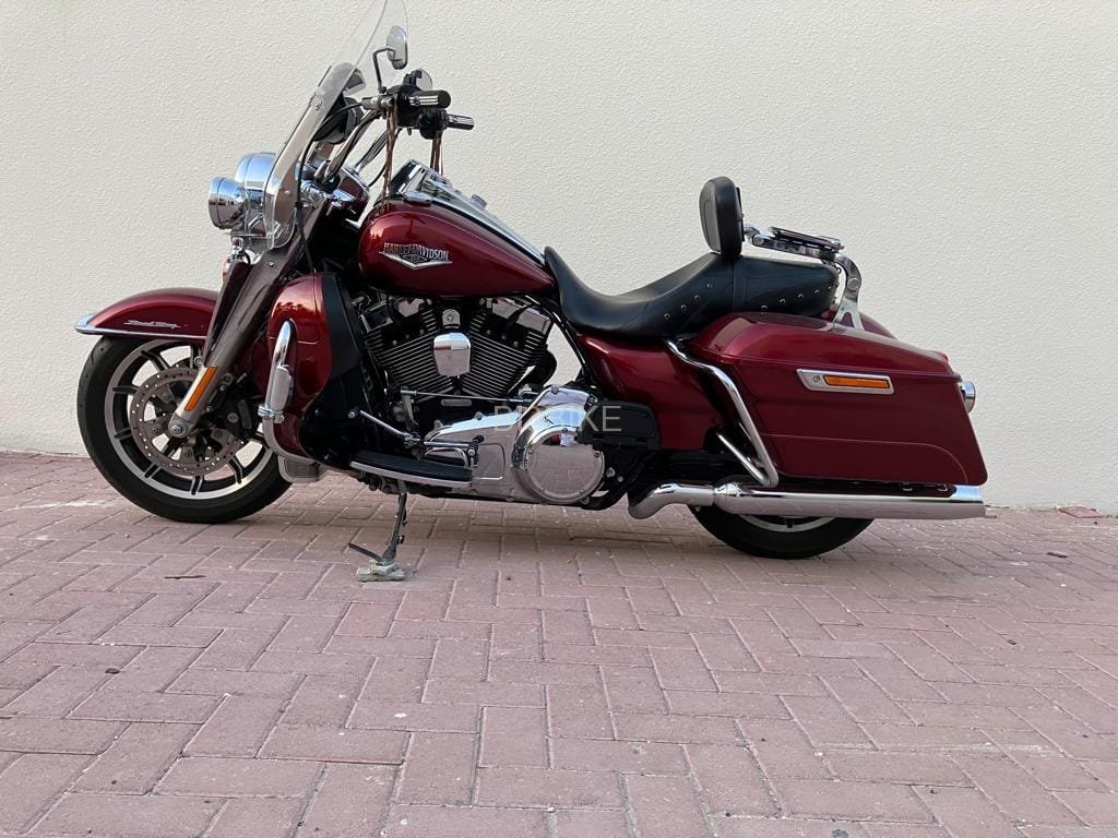 Harley Davidson road king FLHR
