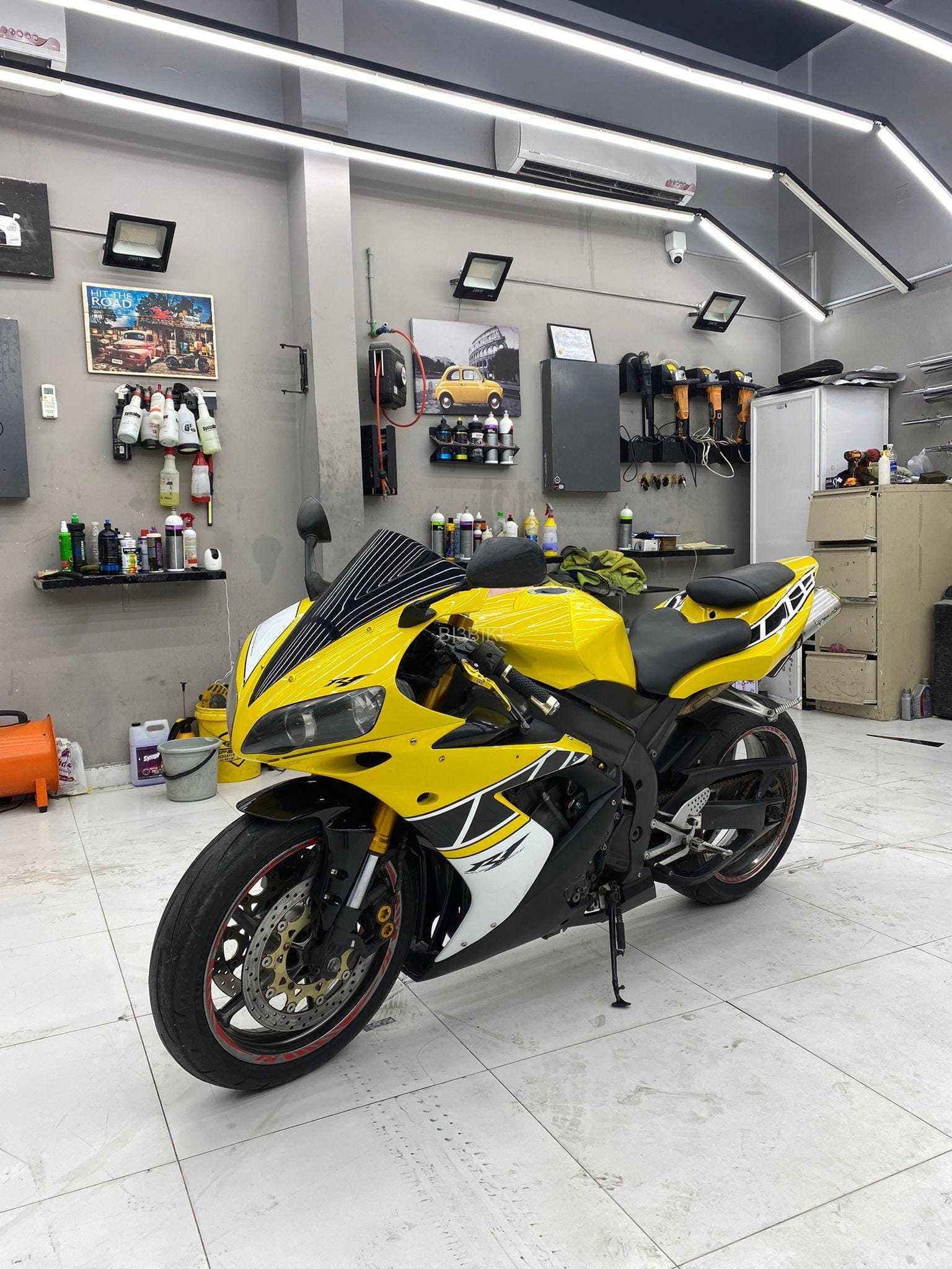 Yamaha R1 -1000