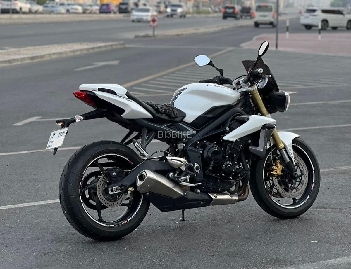 TRIUMPH STREET TRIPLE 675 ABS