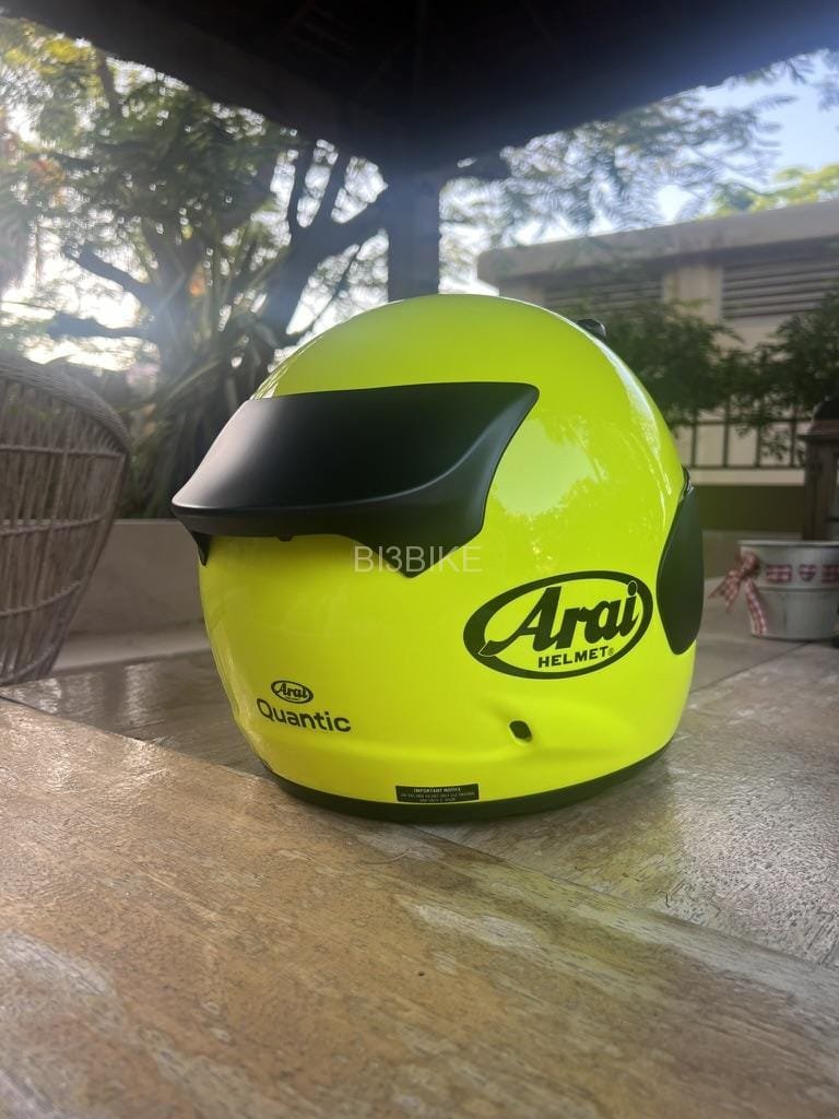 ARAI Quantic Fluor Yellow **SIZE (L)**