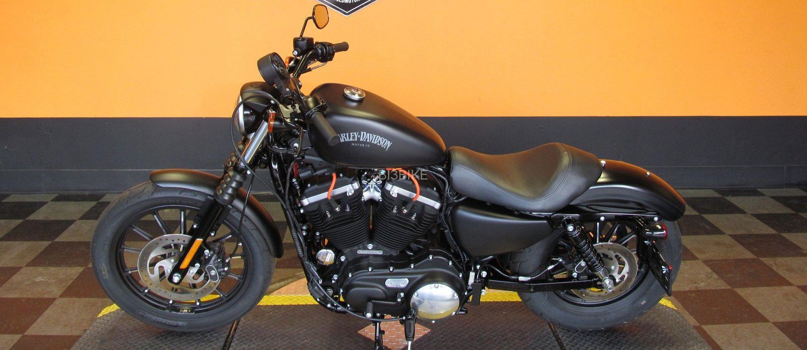 2015 Harley-Davidson® XL883N – Sportster® Iron 883