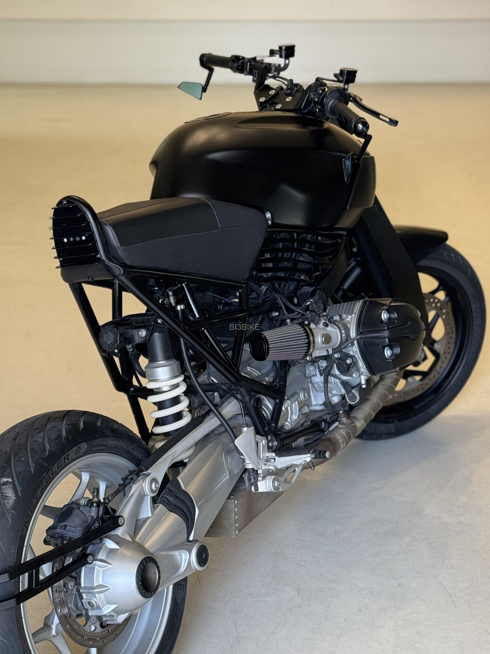 Brat BMW R1200 R (2007) โ customized in Italy